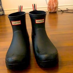 Hunter Black Wedge size 10. Worn one season.